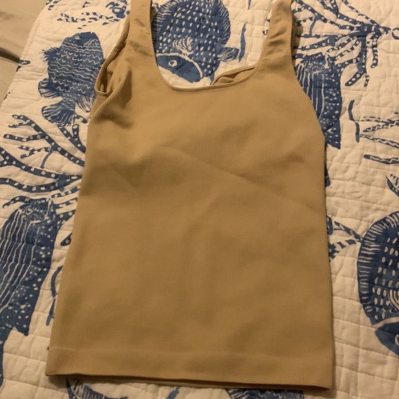 Guess Beige Ribbed Shaper Tank with Built in Cups Smooth Fit soft XS NWOT - Picture 5 of 9
